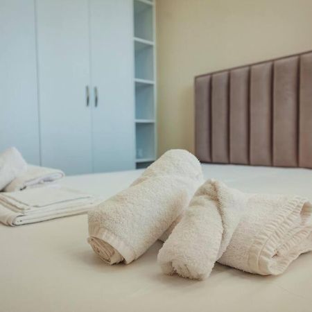 Luxury Apartment At Myslym Shyri Tirana Exterior photo