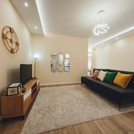 Luxury Apartment At Myslym Shyri Tirana Exterior photo