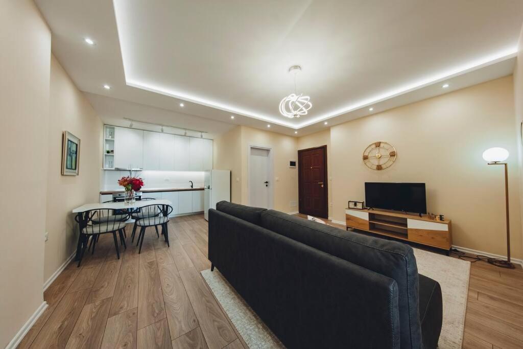 Luxury Apartment At Myslym Shyri Tirana Exterior photo