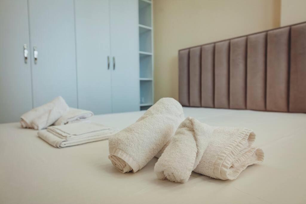 Luxury Apartment At Myslym Shyri Tirana Exterior photo